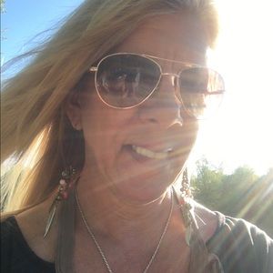 Meet your Posher, Leslie